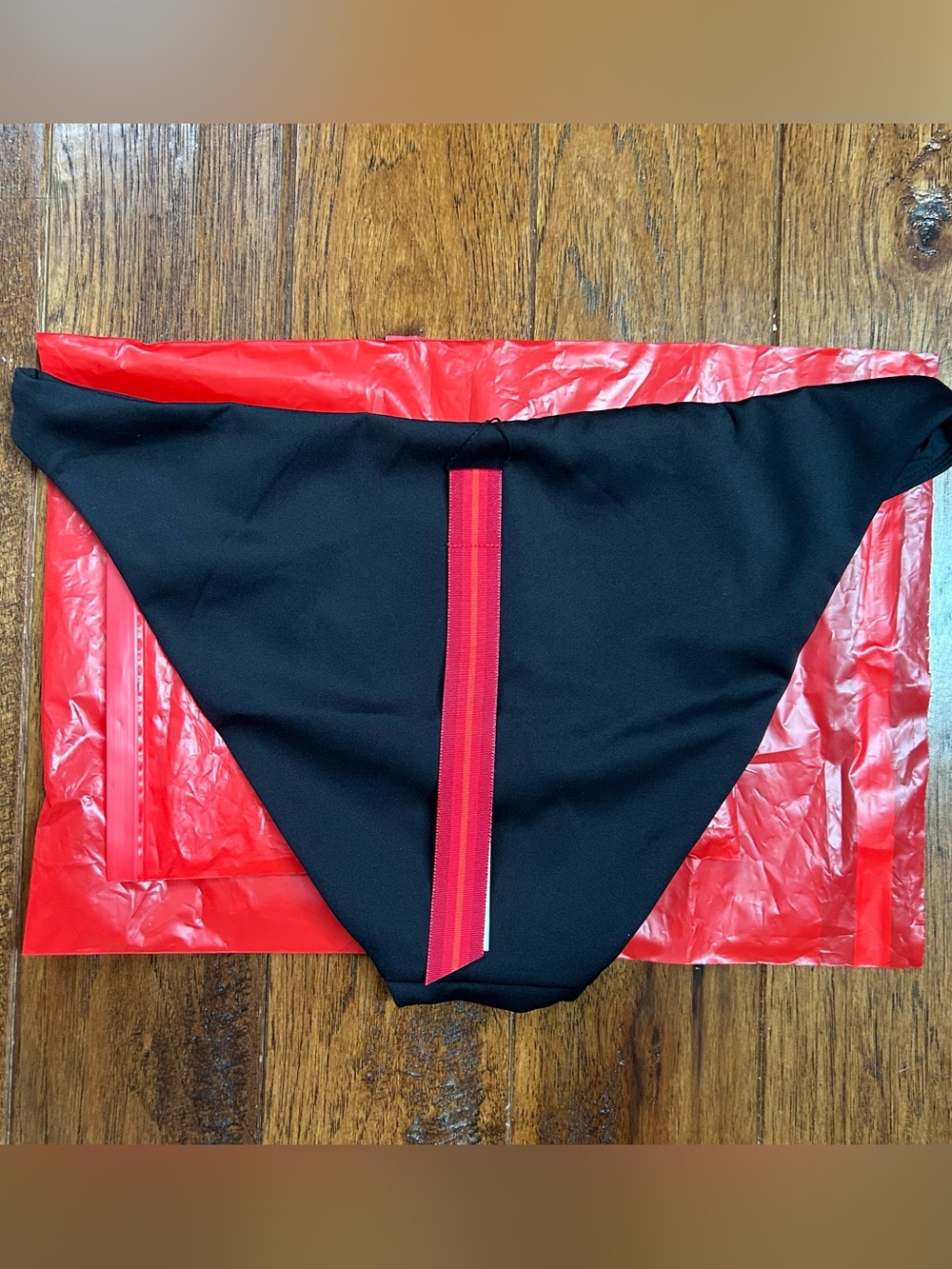 Left On Friday Wear To Bottoms - Picture 4 of 4